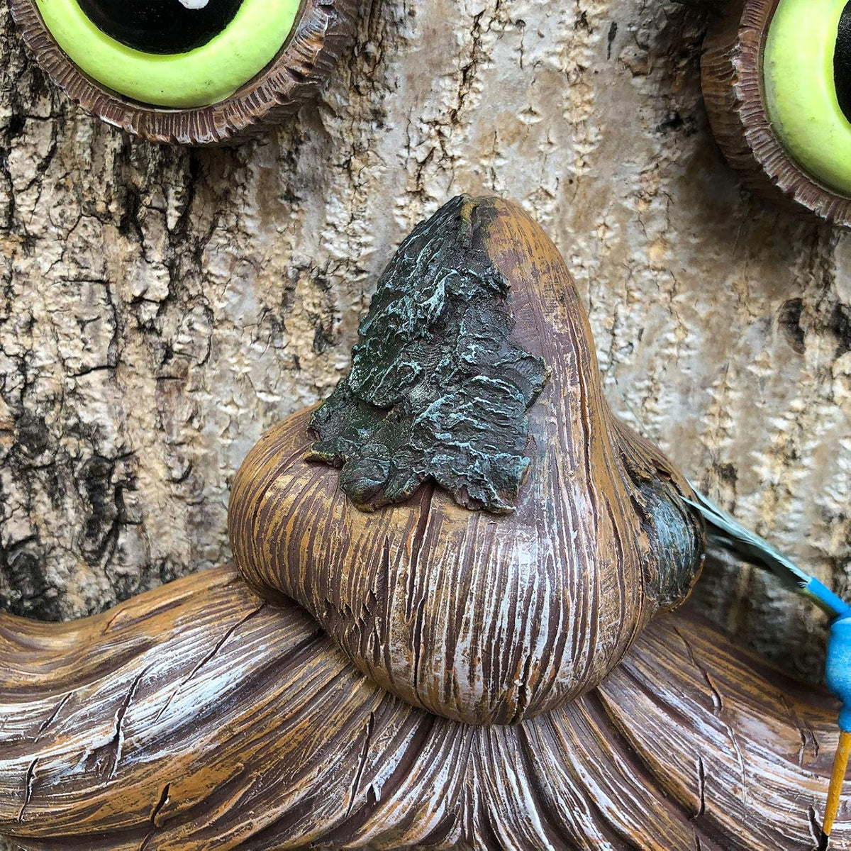 Lifelike Tree Face Bird Feeder – Glowing Eyes Outdoor Yard Accent
