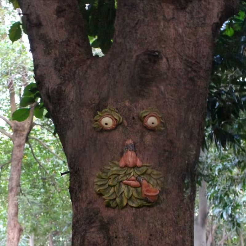 Glow-in-the-Dark Tree Face Bird Feeder – Funny Old Man Garden Decor Statue